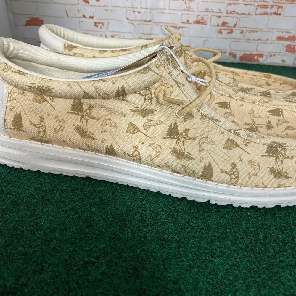 Hey Dude Wally Fly Fishing Mens 15 Tan Egret Novelty Print Slip On Loafers 45724